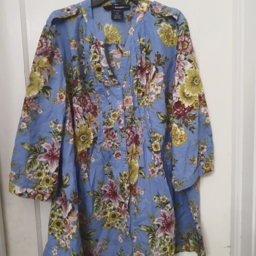Womens beautiful floral blouse size 18w